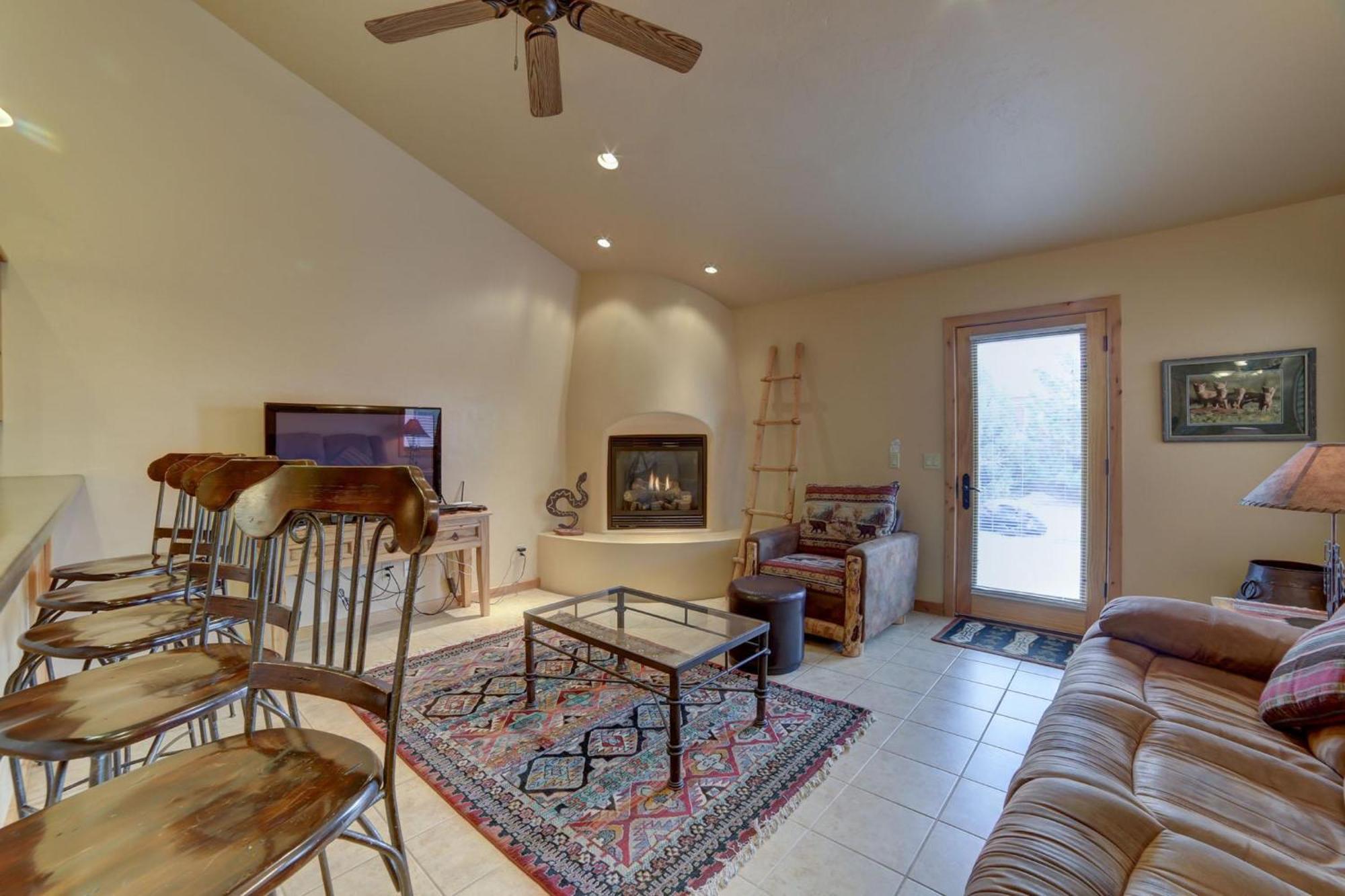 Desert Winds Townhome In With 3 Master *