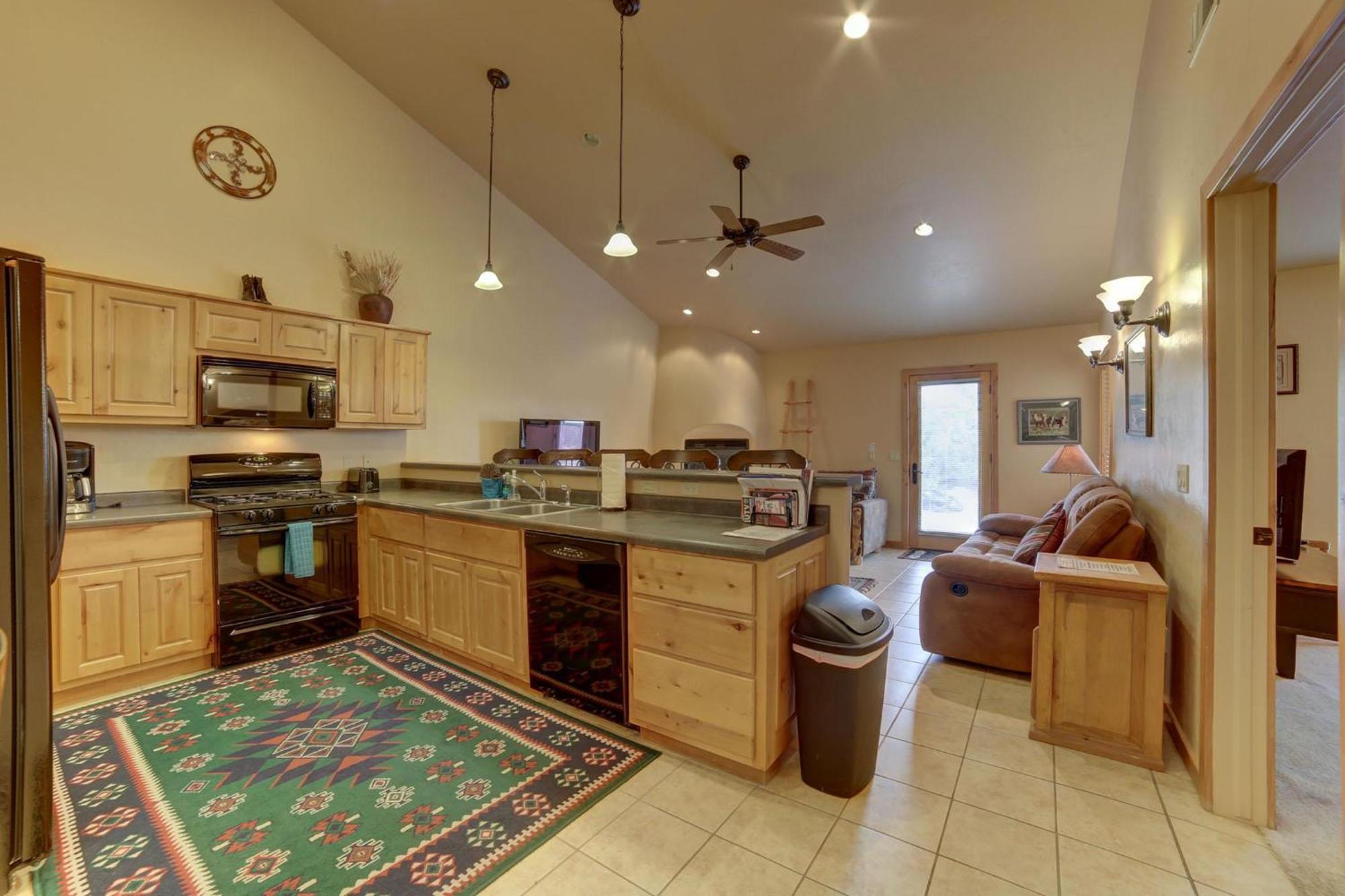 Desert Winds Townhome In With 3 Master Holiday home *