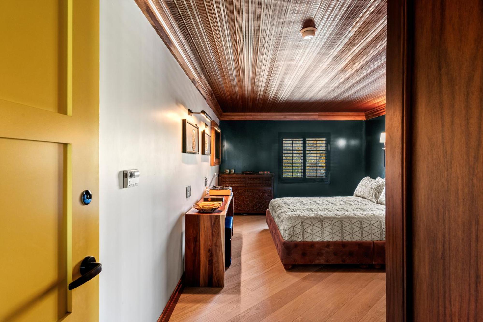 Wolfe's Moab, Adult Only Hotel