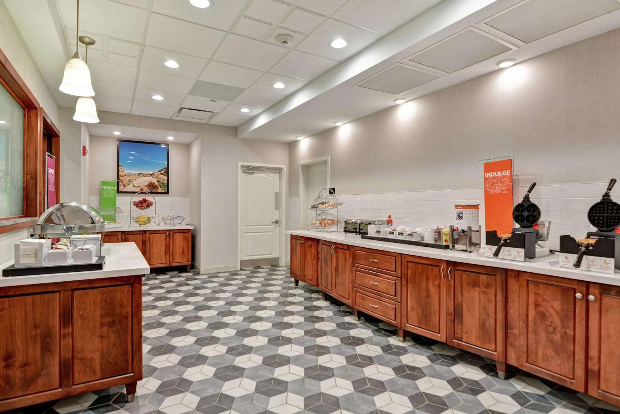 Hampton Arches National Park Hotel 3*