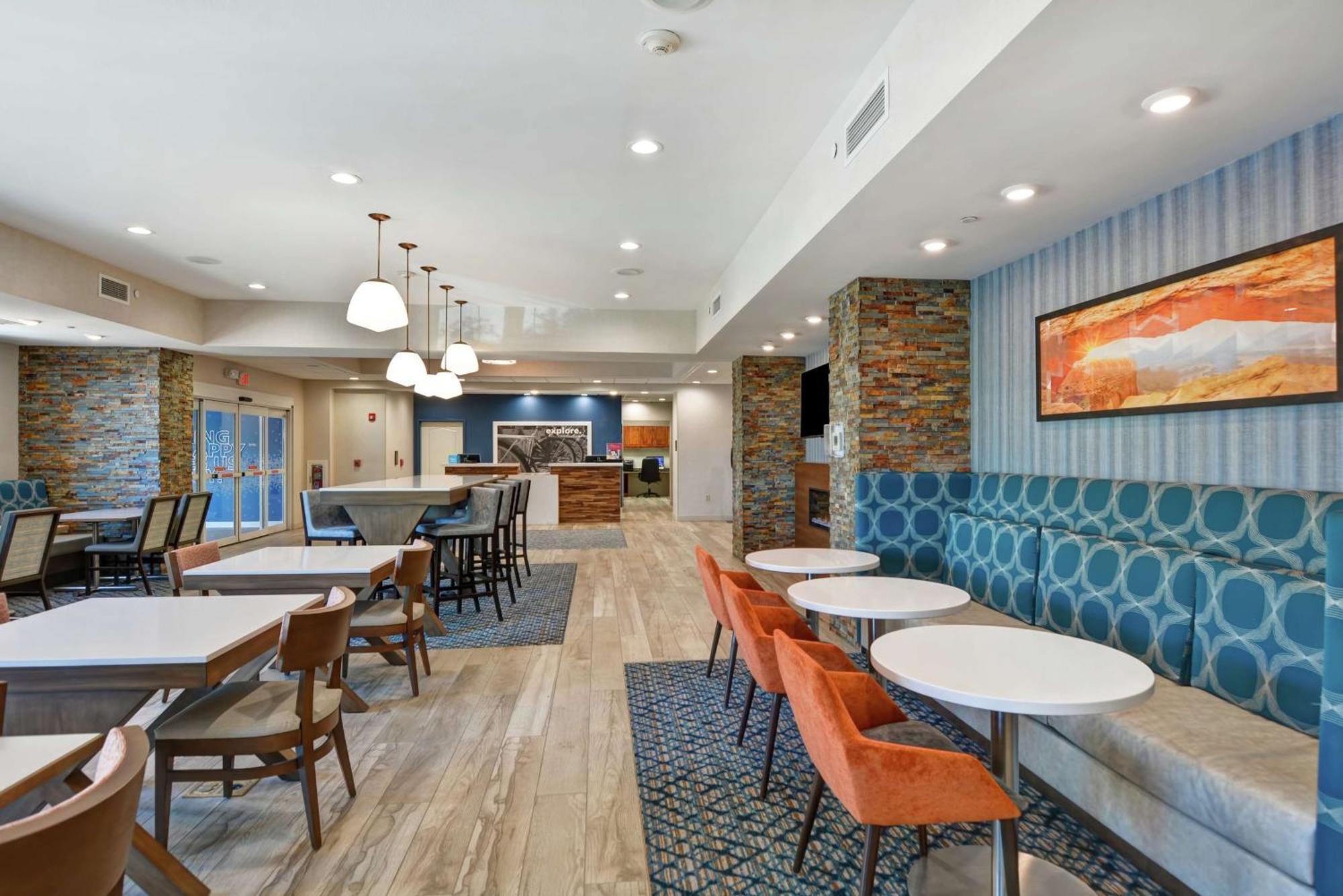 Hampton Arches National Park Hotel 3*