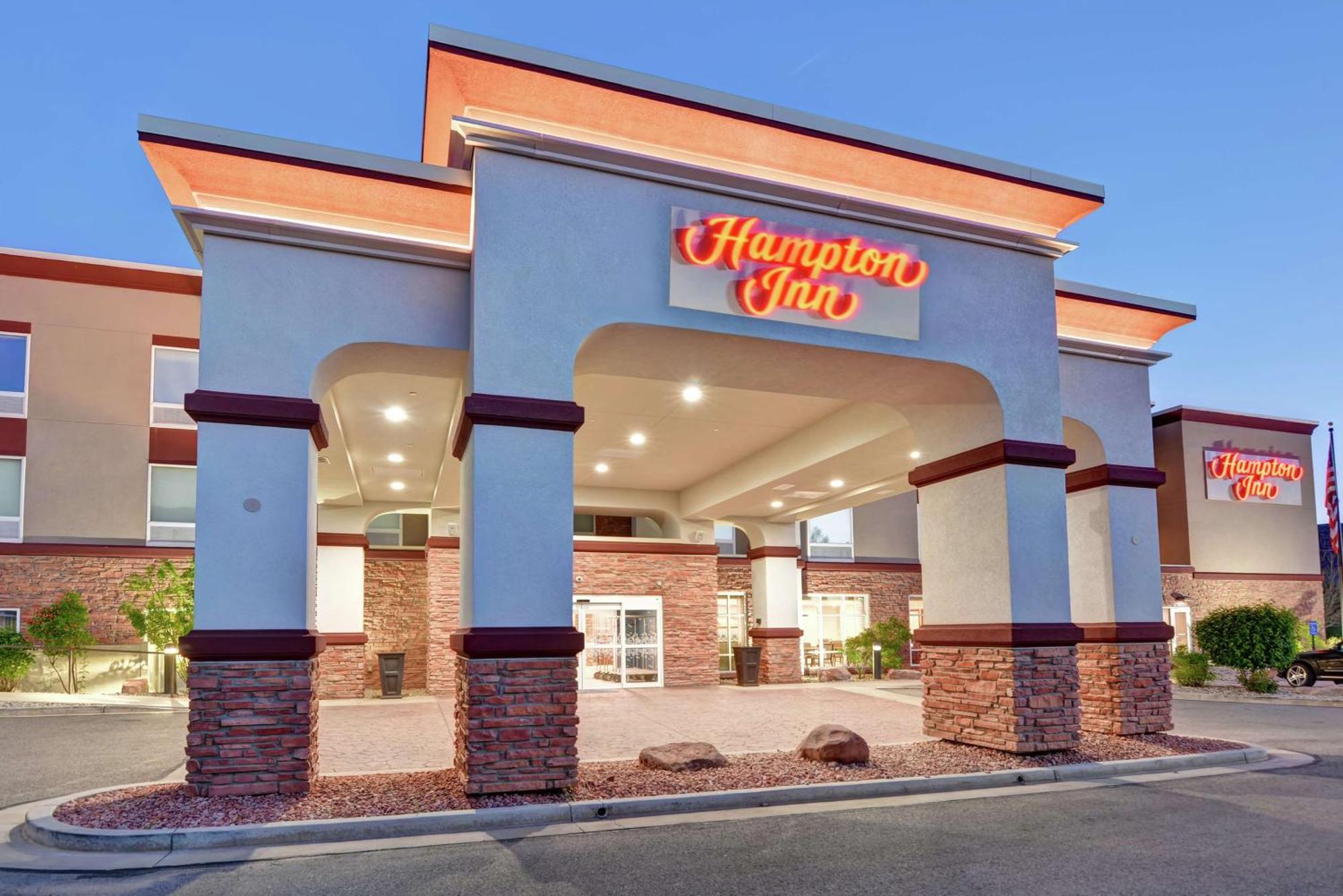 Hampton Arches National Park Hotel 3*