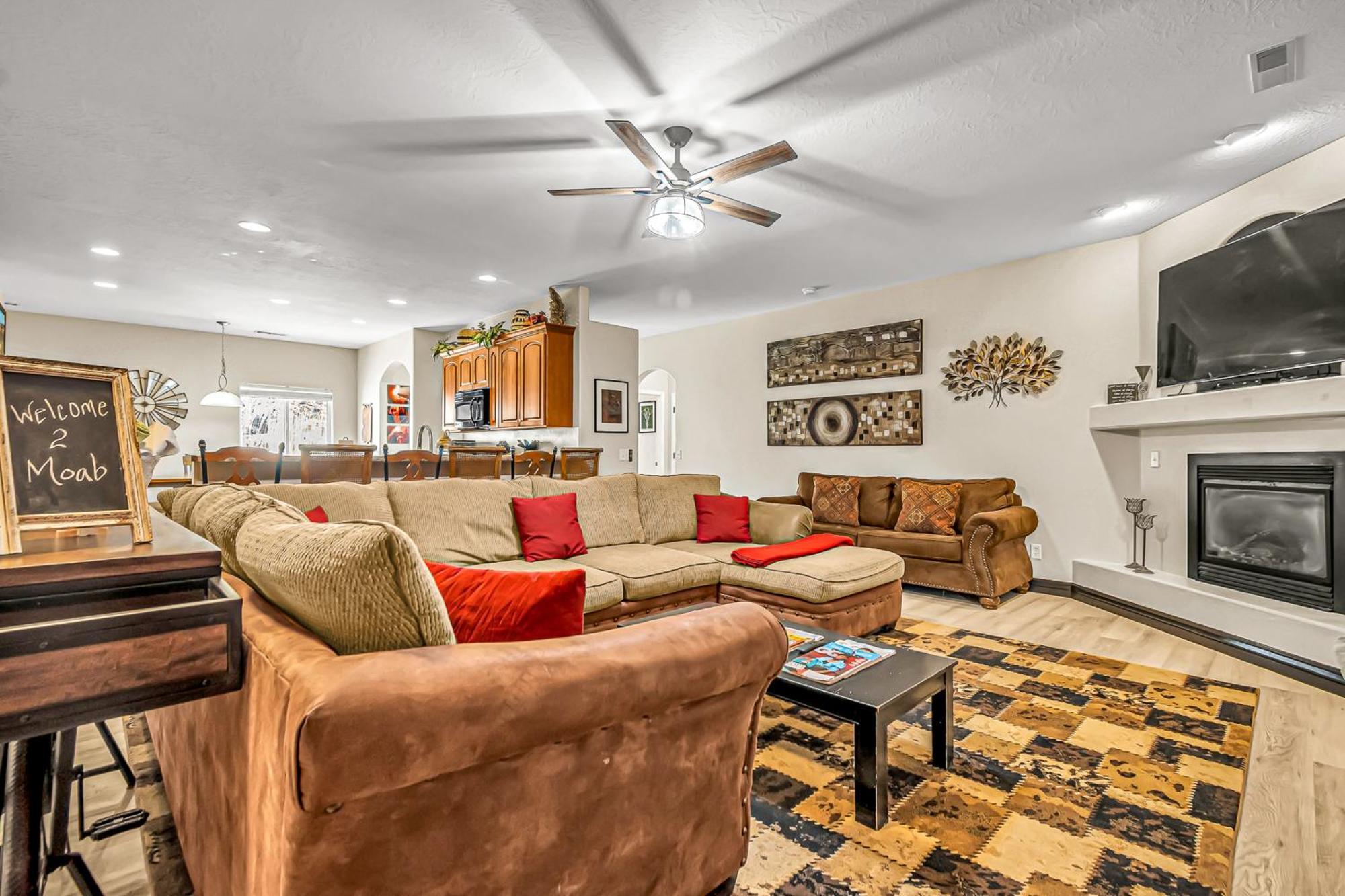 5 Bed 3 Bath Vacation In Arches National Park Moab