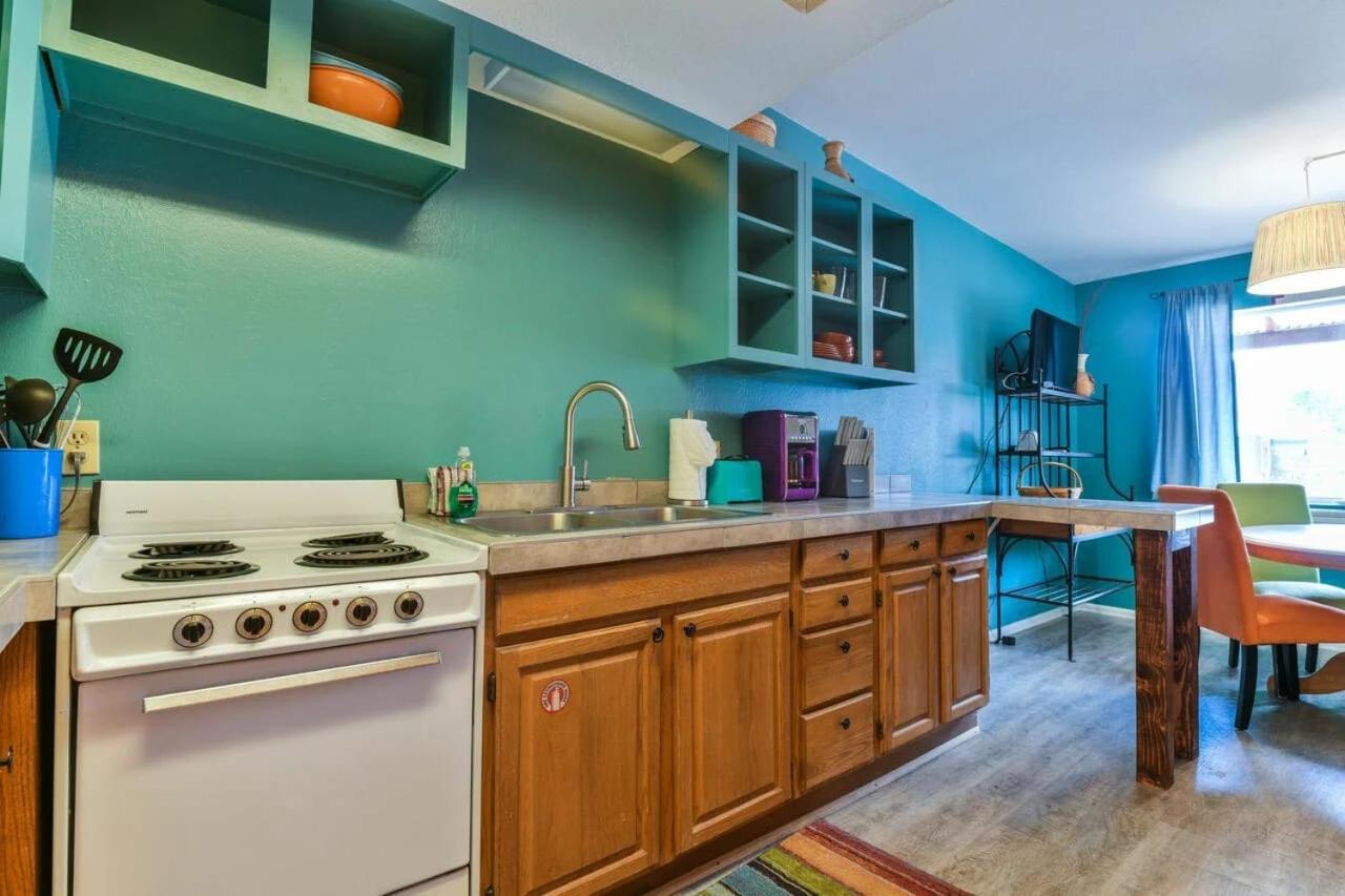 Charming 2 Bedroom Near Downtown - Rose Tree 1