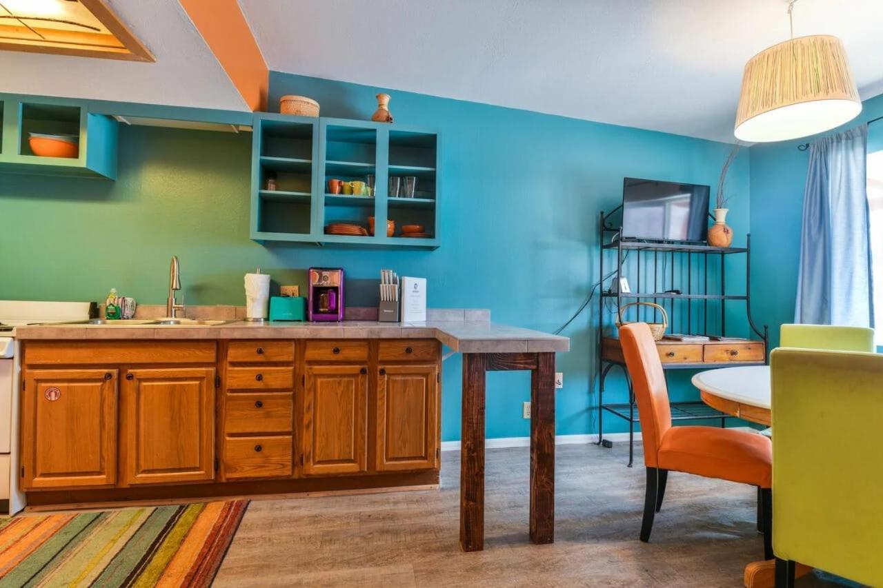 Holiday home Charming 2 Bedroom Near Downtown - Rose Tree 1 *