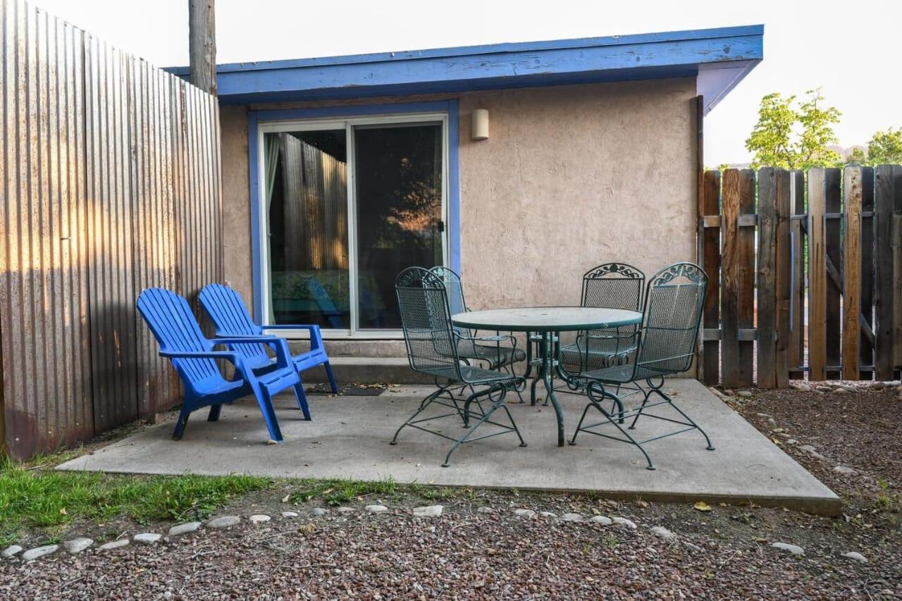 Holiday home Charming 2 Bedroom Near Downtown - Rose Tree 1 *