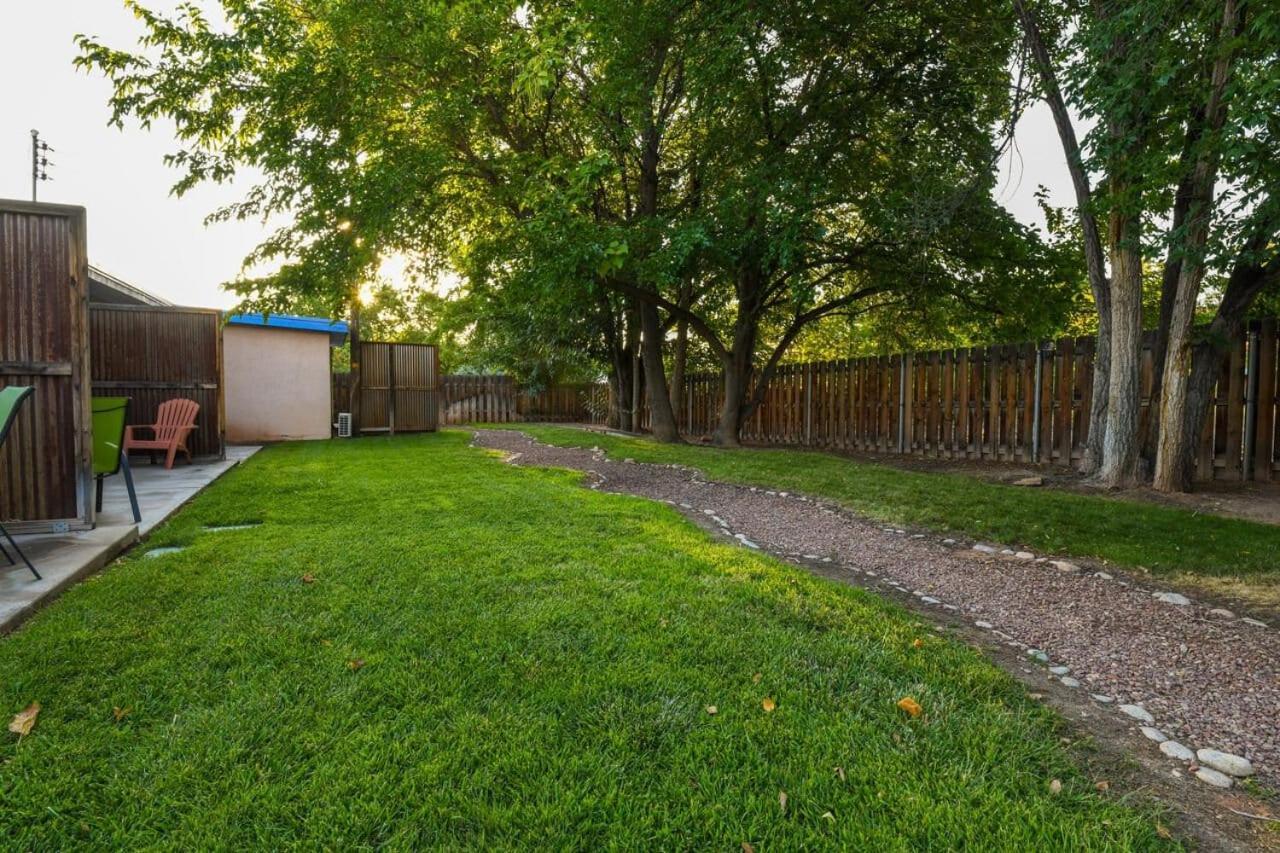 Charming 2 Bedroom Near Downtown - Rose Tree 1