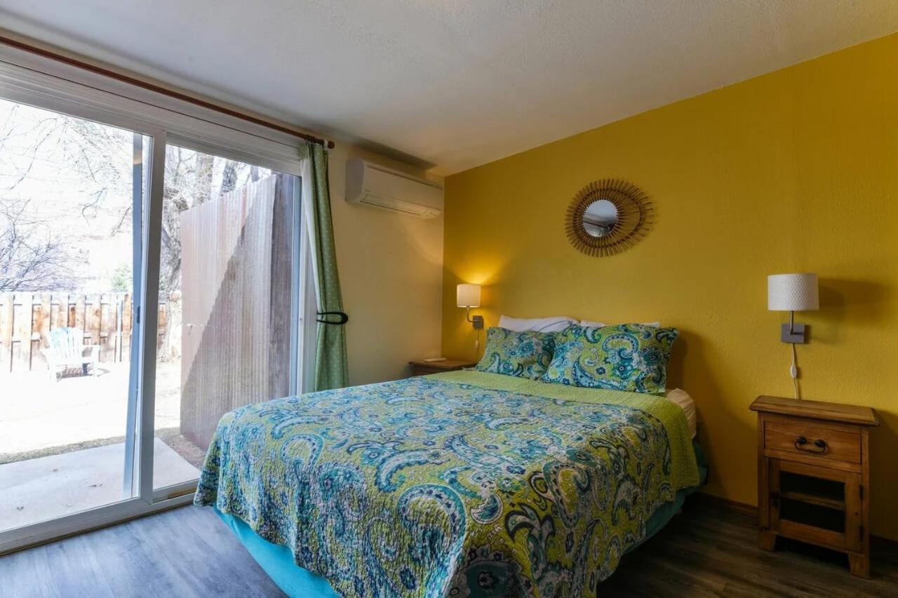 Holiday home Charming 2 Bedroom Near Downtown - Rose Tree 1 *