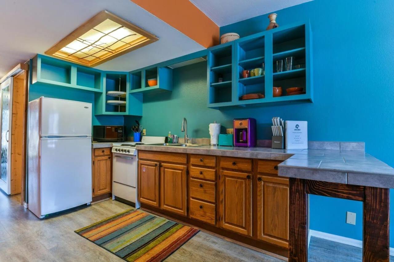 Charming 2 Bedroom Near Downtown - Rose Tree 1