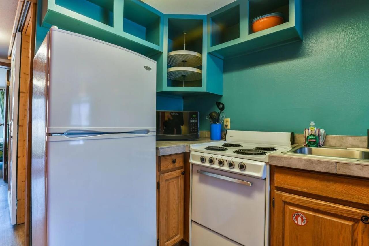 Holiday home Charming 2 Bedroom Near Downtown - Rose Tree 1 *