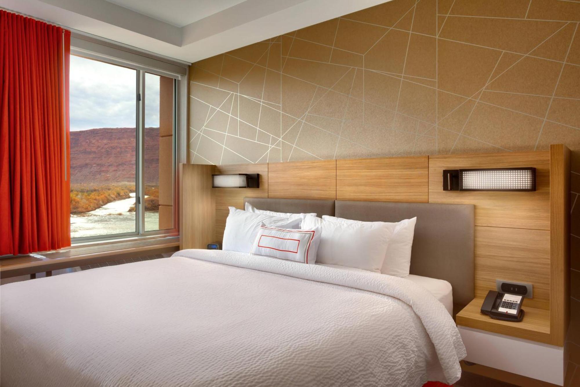Hotel Springhill By Marriott 3*