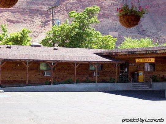 Red Stone Inn 2*