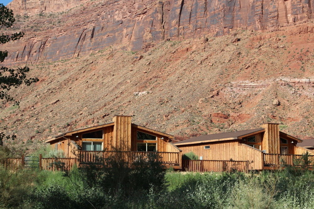 Red Cliffs Lodge *