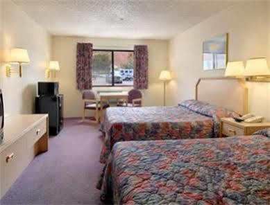 Super 8 By Wyndham Motel 2*