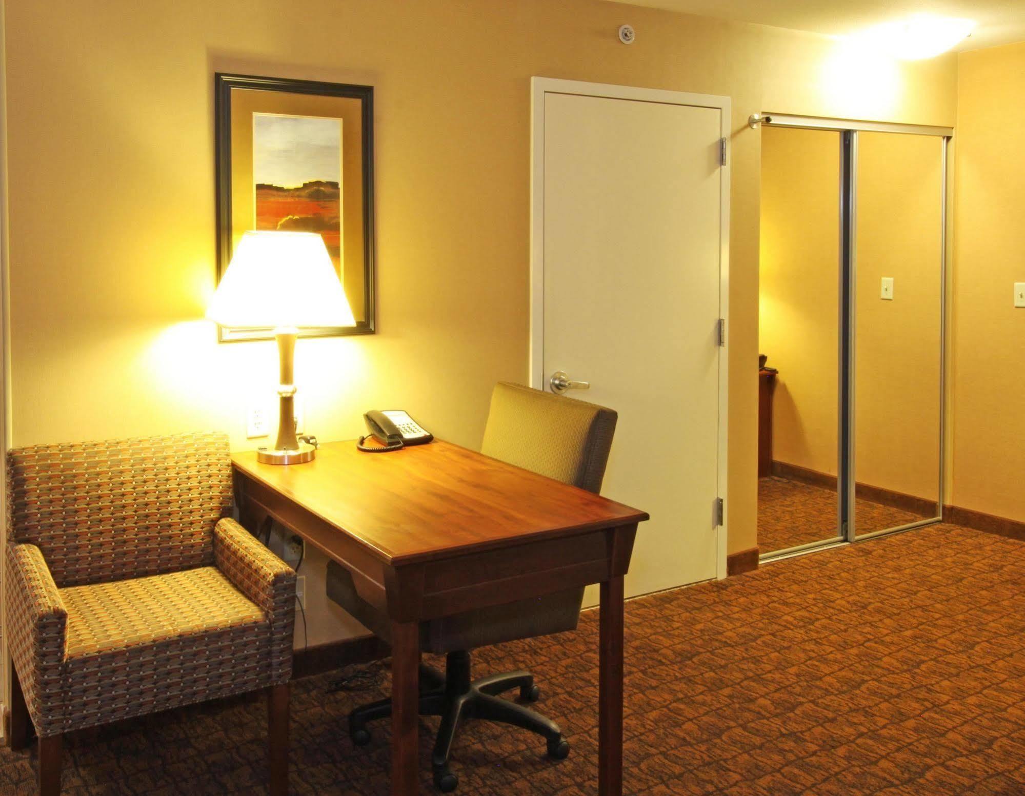 Hampton Arches National Park 3*