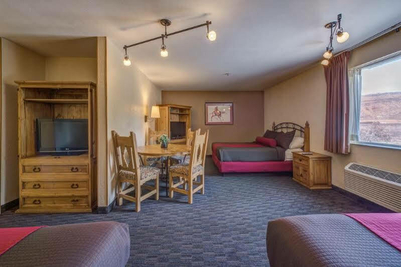 Aarchway Hotel