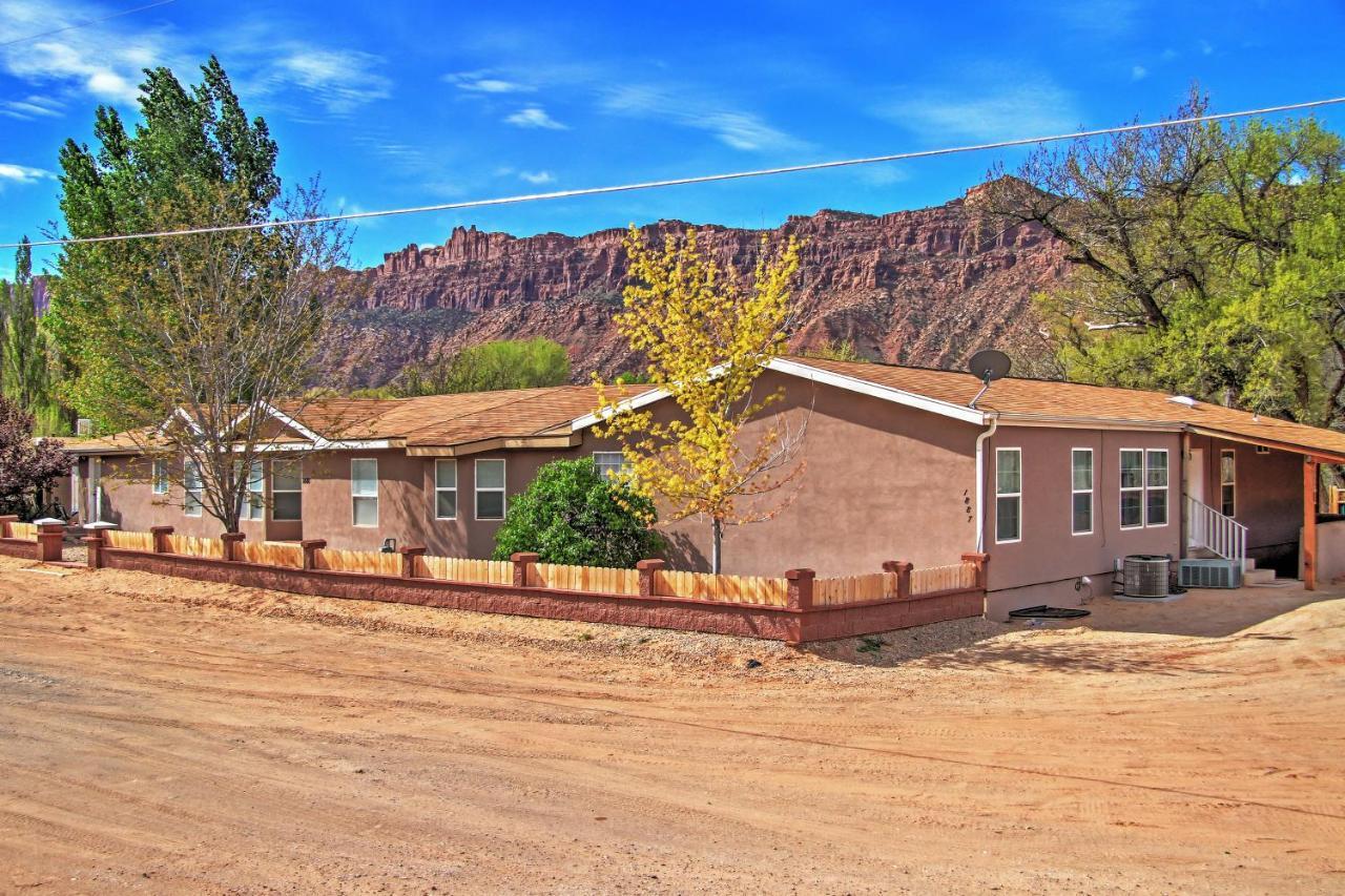 Holiday home Rustic Retreat Townhome With Grill And Fire Pit *
