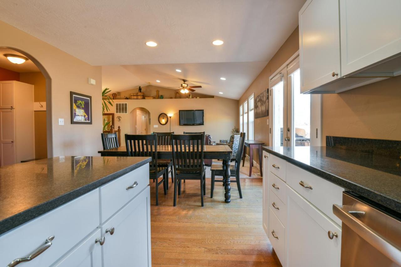 Dv - Six Bedroom With Private Hot Tub. Sleeps 22! * Moab