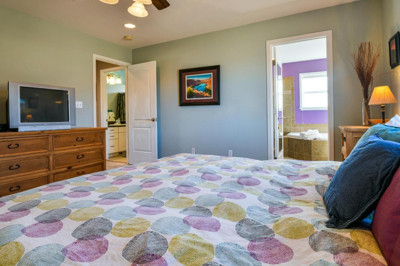 Holiday home Dv - Six Bedroom With Private Hot Tub. Sleeps 22! *