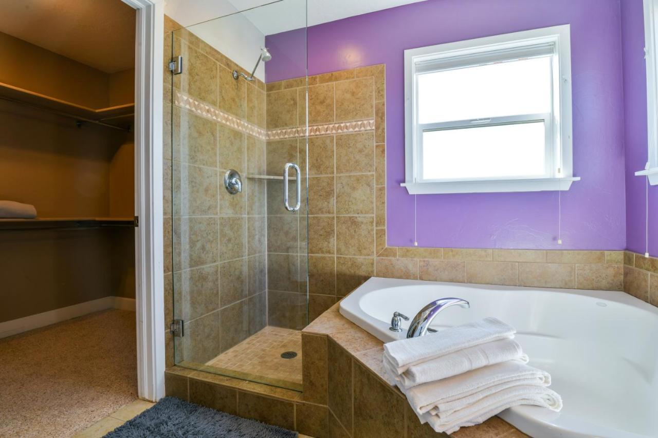 Dv - Six Bedroom With Private Hot Tub. Sleeps 22! *