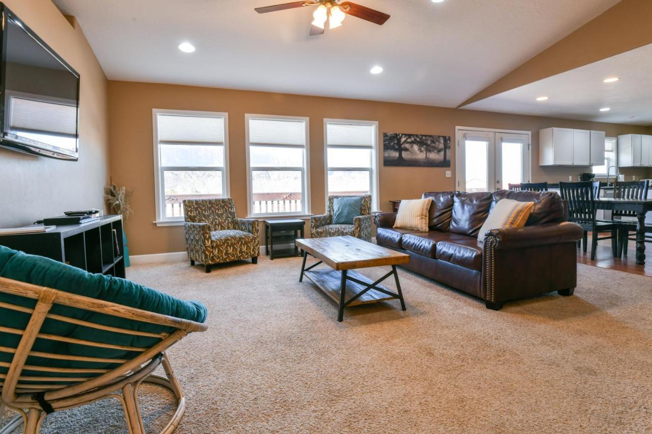 Holiday home Dv - Six Bedroom With Private Hot Tub. Sleeps 22!
