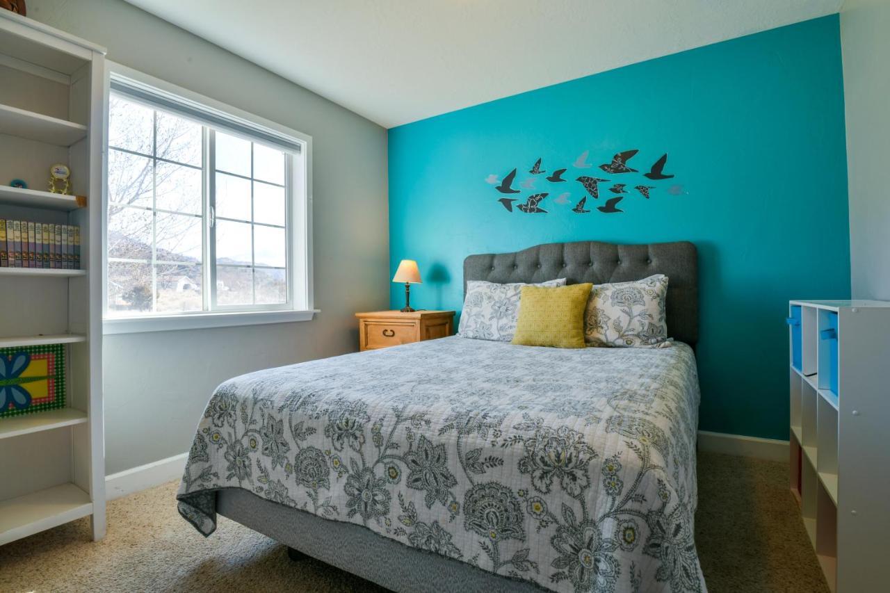 Holiday home Dv - Six Bedroom With Private Hot Tub. Sleeps 22! *