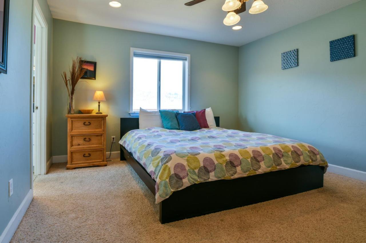 Holiday home Dv - Six Bedroom With Private Hot Tub. Sleeps 22! *