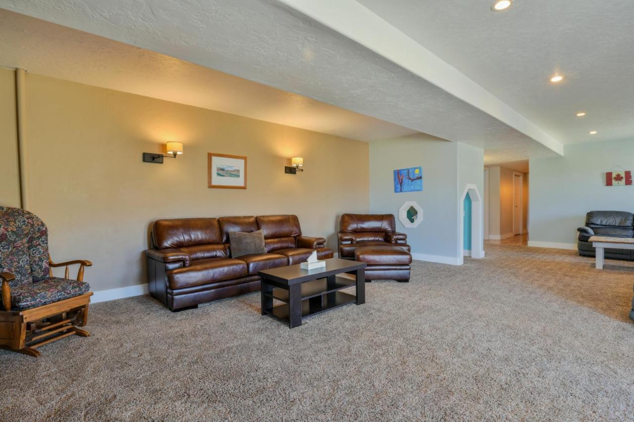 Holiday home Dv - Six Bedroom With Private Hot Tub. Sleeps 22!